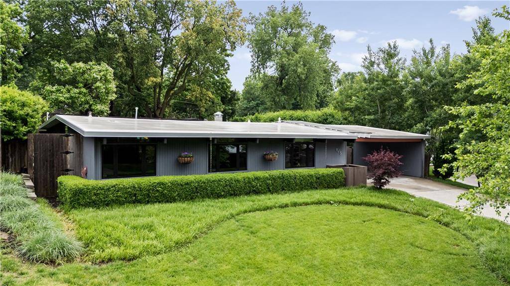 9805 Aberdeen DR, Overland Park, KS 66206