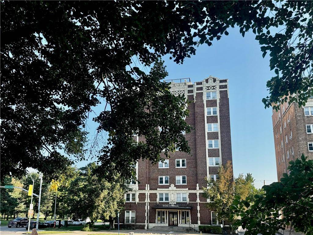 323 E Emanuel Cleaver II BLVD #3E, Kansas City, MO 64112