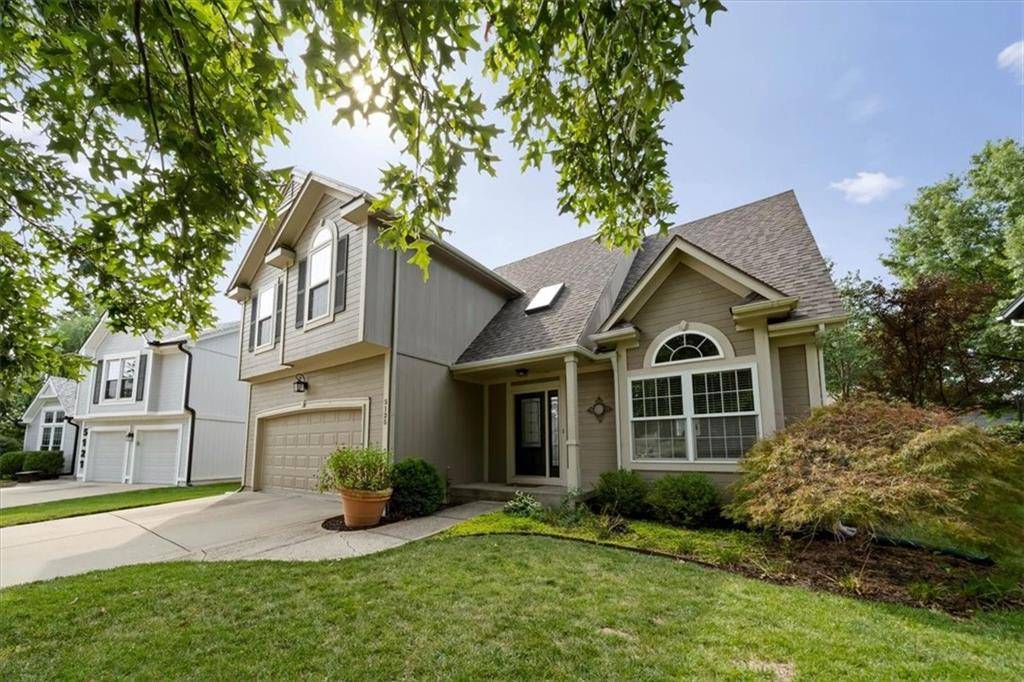 5125 Roundtree ST, Shawnee, KS 66226
