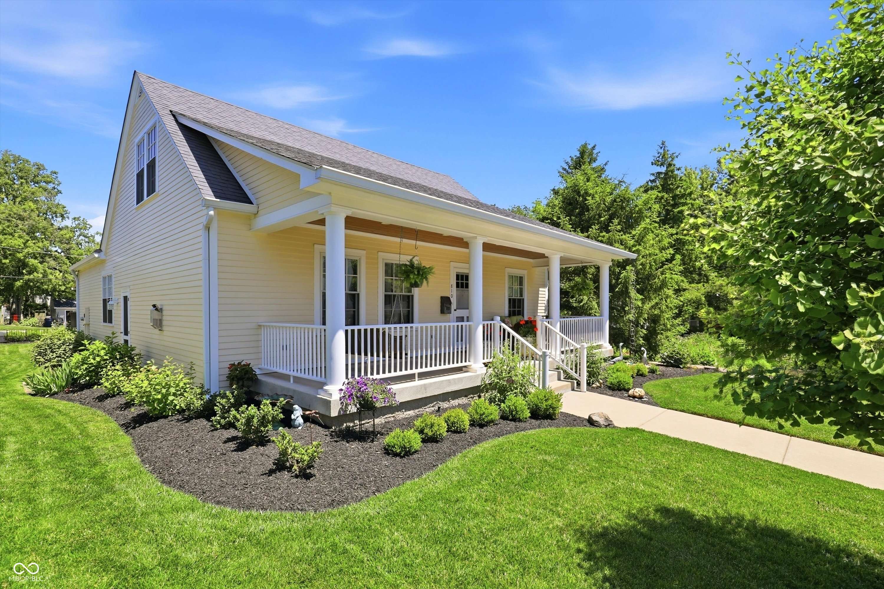 810 W Pine ST, Zionsville, IN 46077