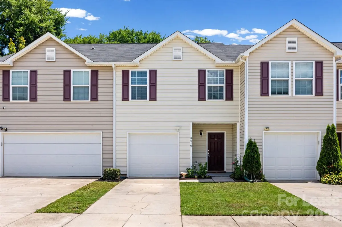 9612 Brackenview CT, Charlotte, NC 28214