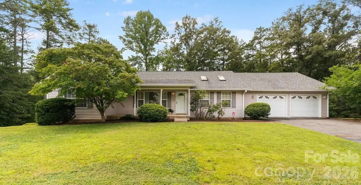 27 Red Maple DR, Weaverville, NC 28787