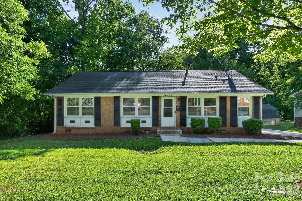 6820 Barrington DR, Charlotte, NC 28215