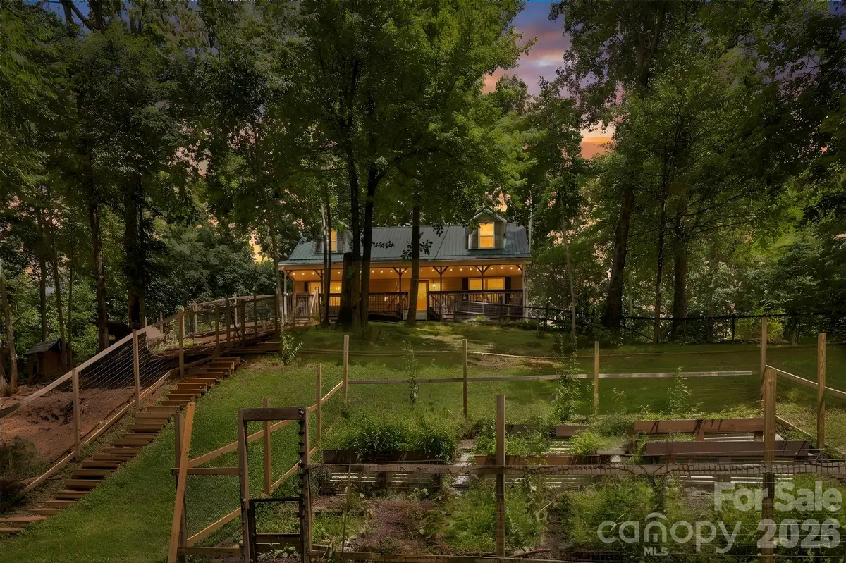 46 Michele LN, Leicester, NC 28748