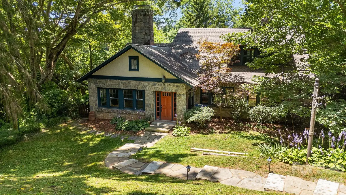 25 Saint Dunstans CIR, Asheville, NC 28803