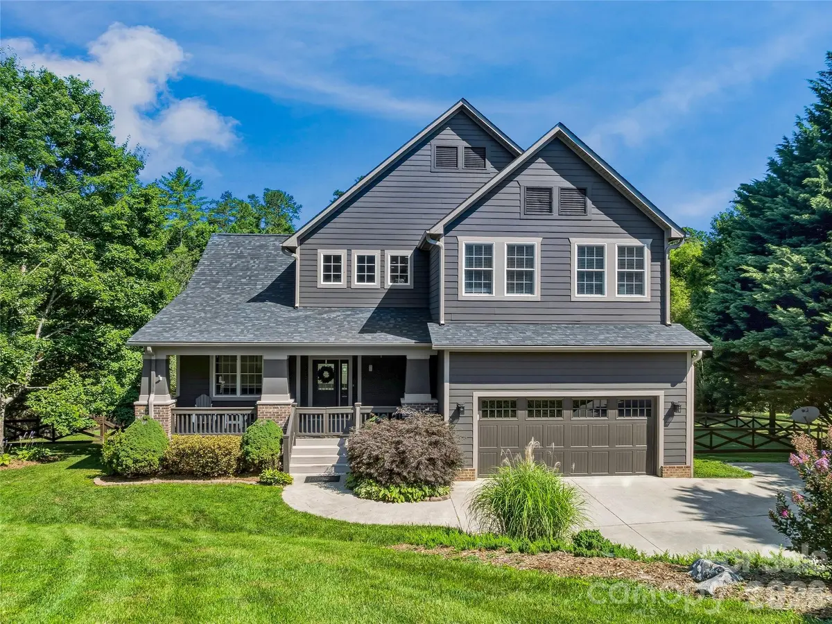 8 Old Farm House RD, Weaverville, NC 28787