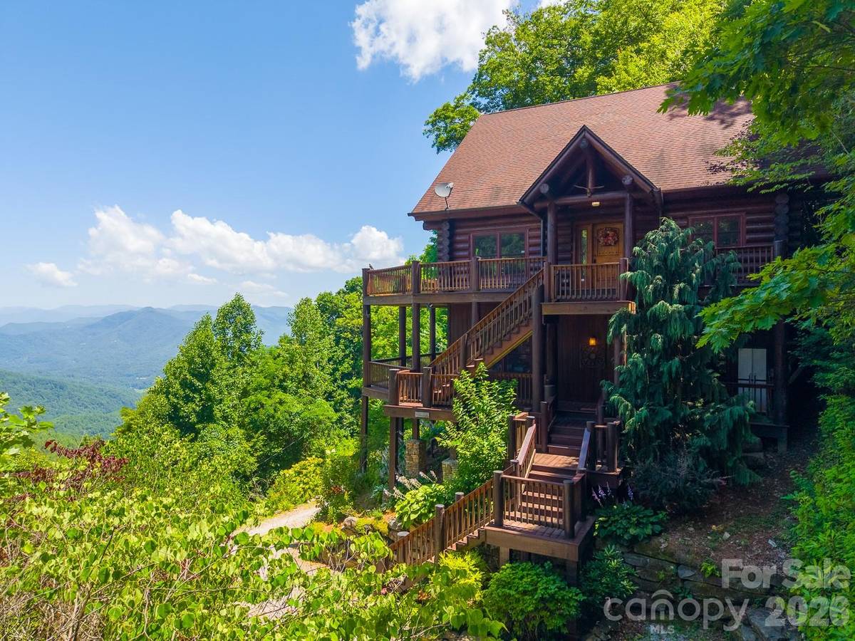 92 Falcons Peak LN, Whittier, NC 28789