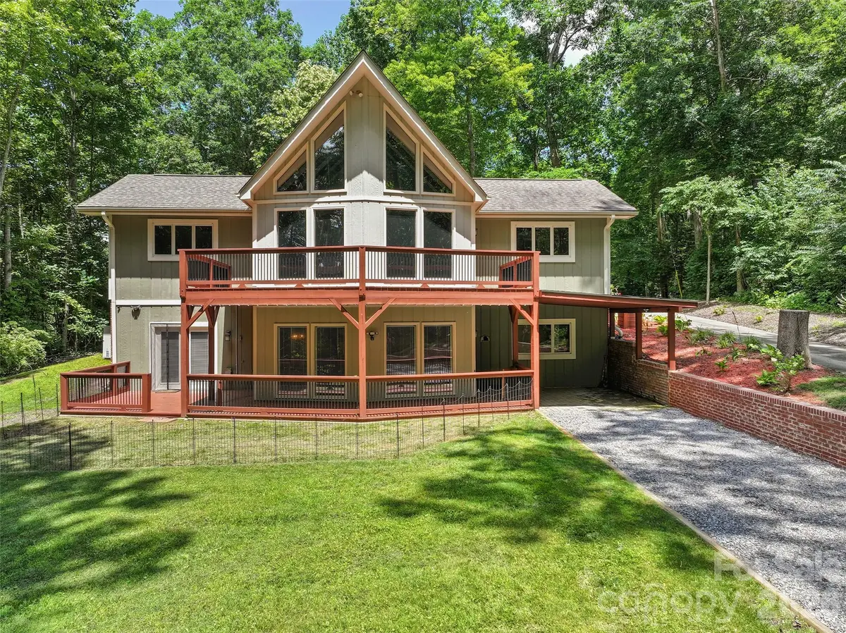 82 Sunburst DR, Waynesville, NC 28786