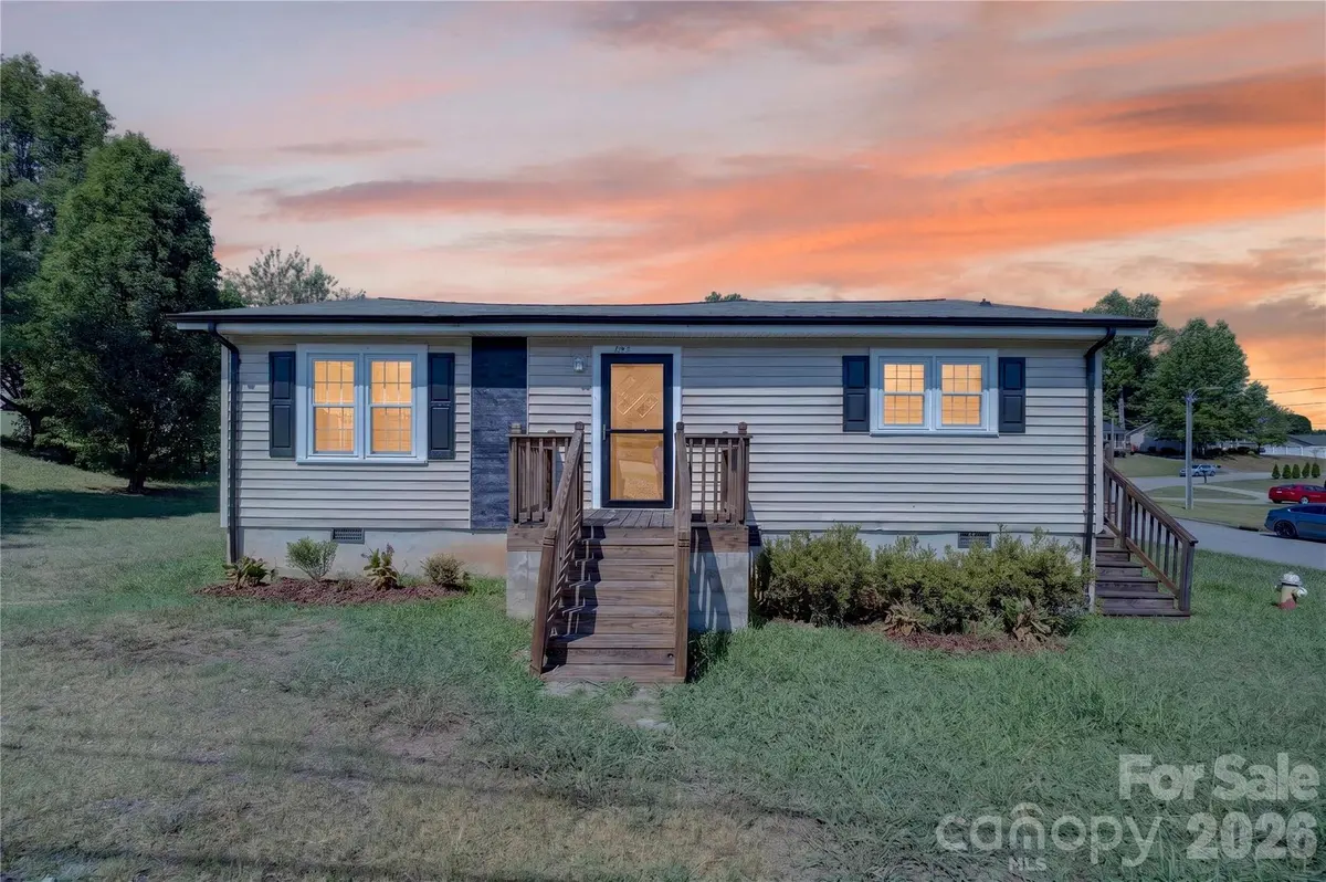 893 7th Street DR SE, Hickory, NC 28602