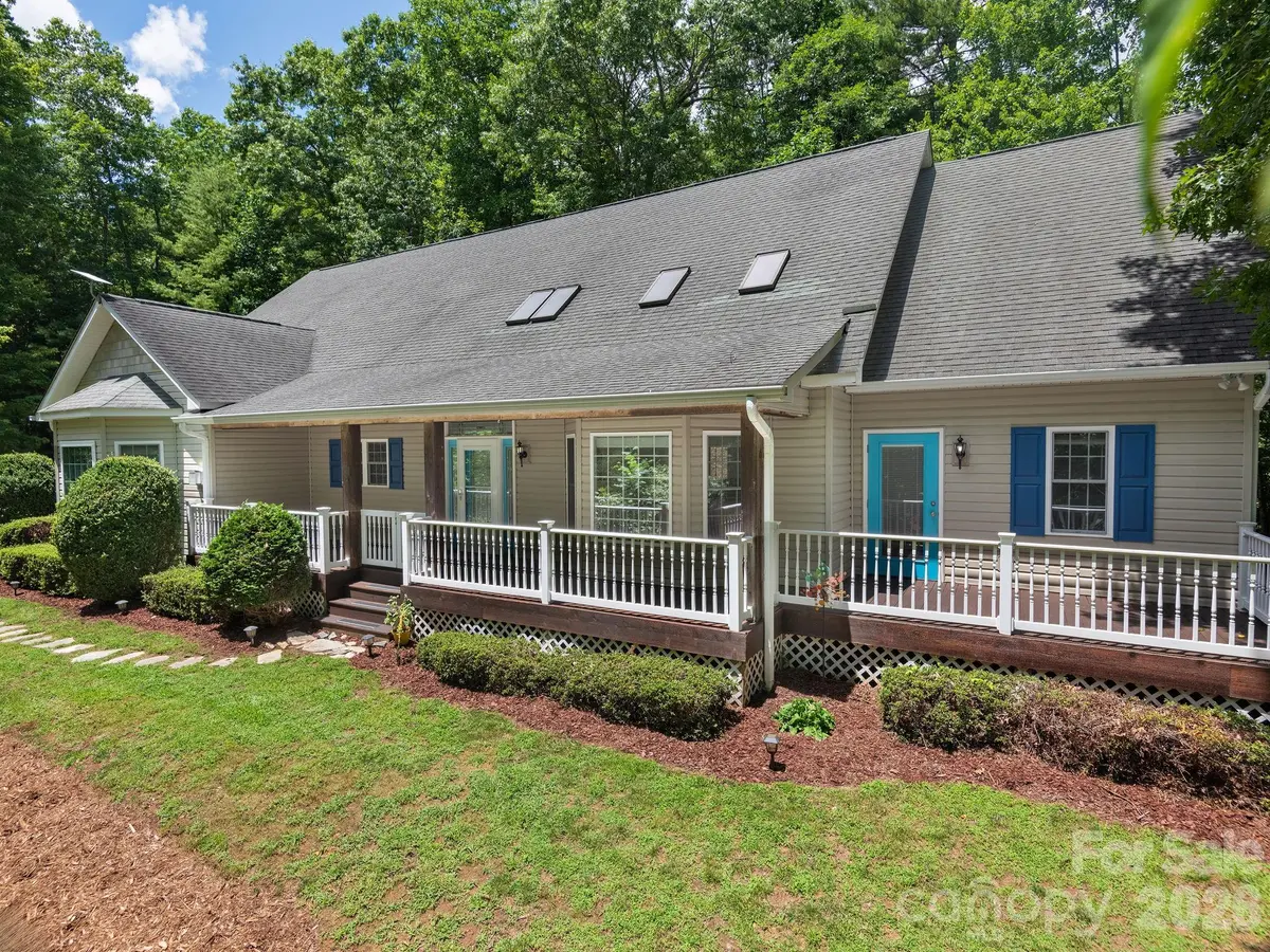 49 Indian Ridge TRL, Hendersonville, NC 28739