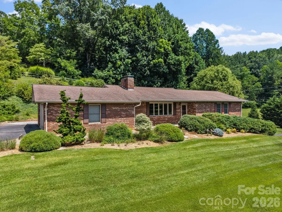 44 Green DR, Waynesville, NC 28785