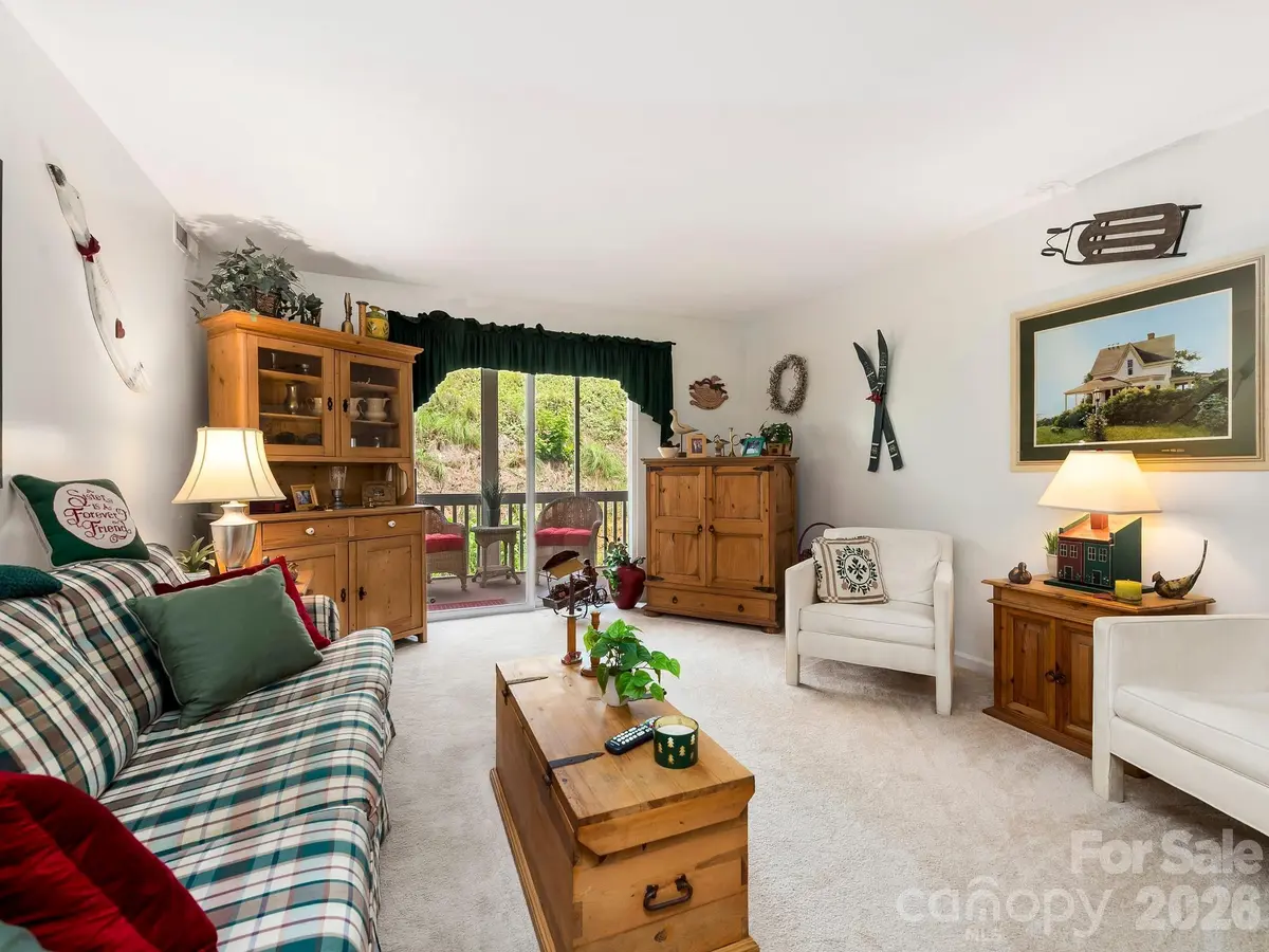 2903 Sagamore LN, Asheville, NC 28806