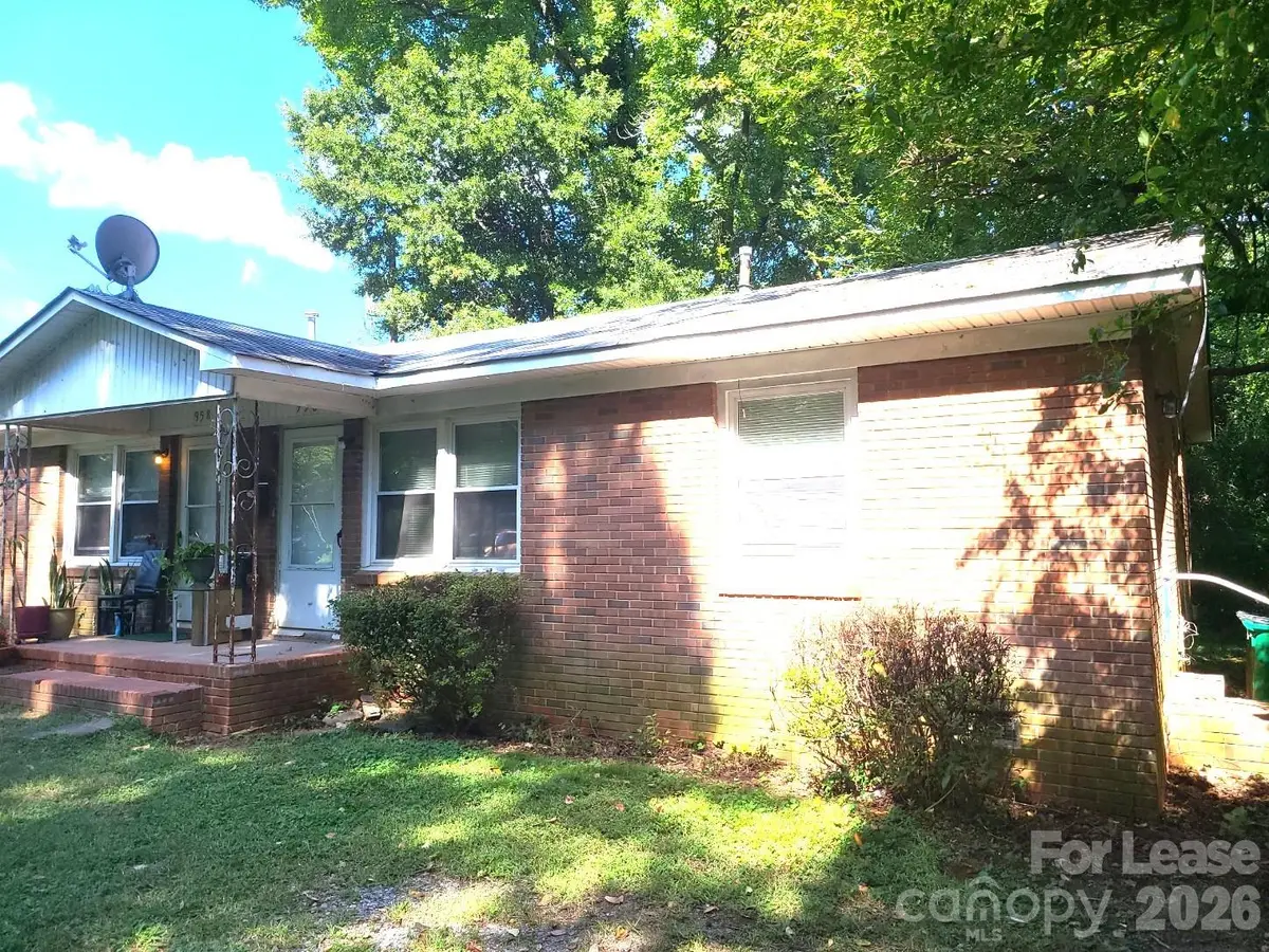 956 S Hoskins RD, Charlotte, NC 28208