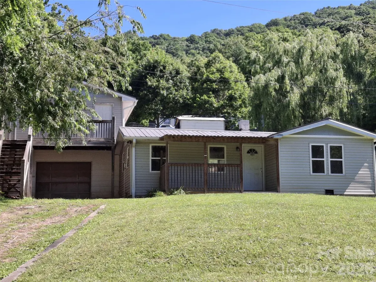 2795 Old Henson Cove RD, Canton, NC 28716
