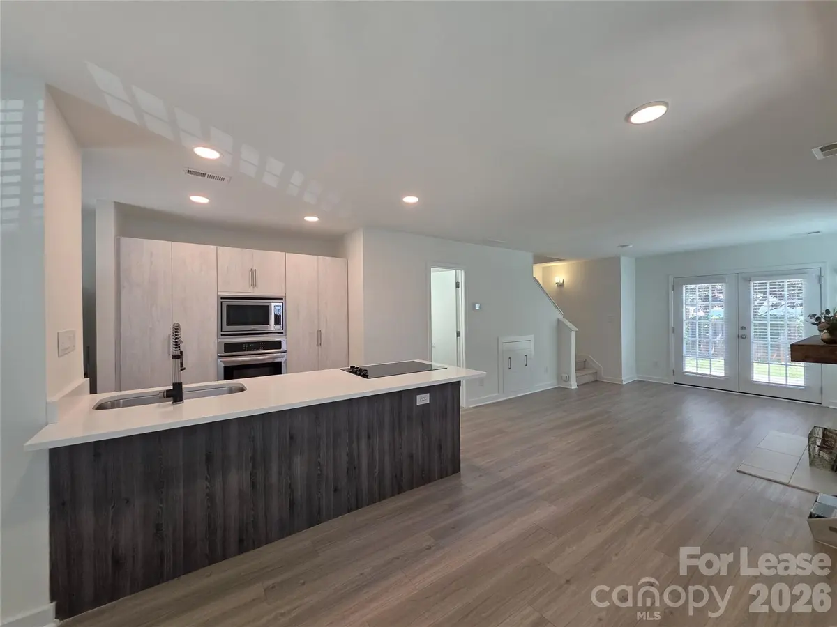 1525 Briar Creek RD #B, Charlotte, NC 28205