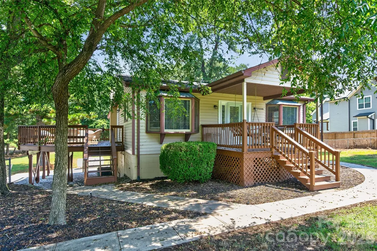 7040 Pear Tree RD, Charlotte, NC 28216
