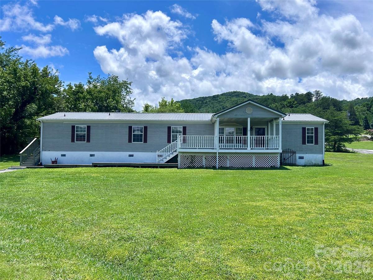 755 Fairview LOOP, Hot Springs, NC 28743