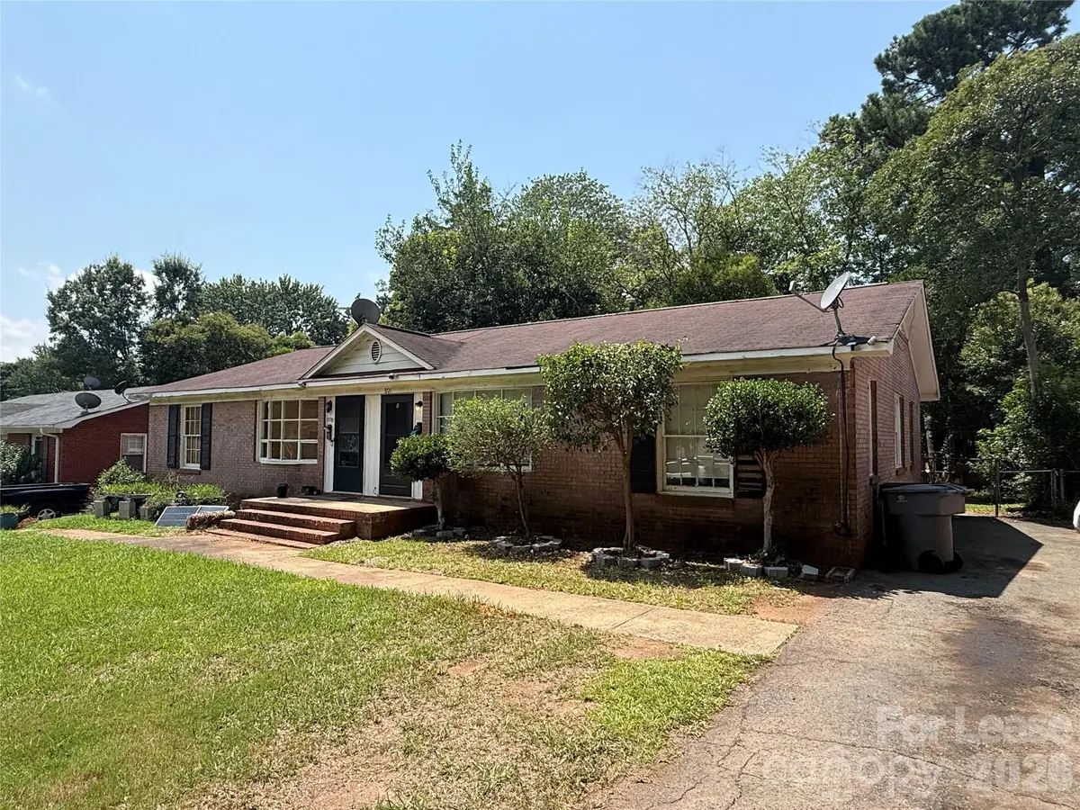 3721 Driftwood DR, Charlotte, NC 28205