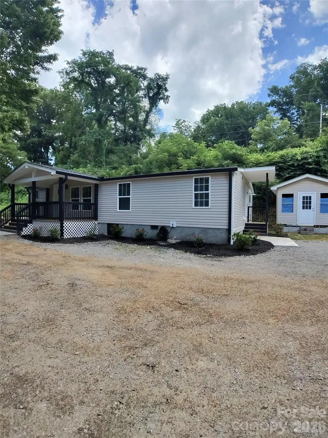 64 P J DR, Waynesville, NC 28786