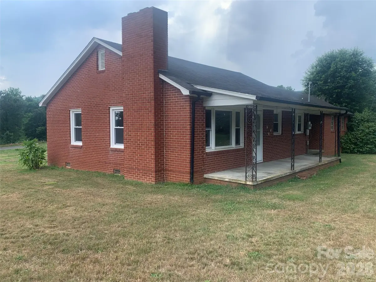 6231 Nc 16 HWY N, Taylorsville, NC 28681