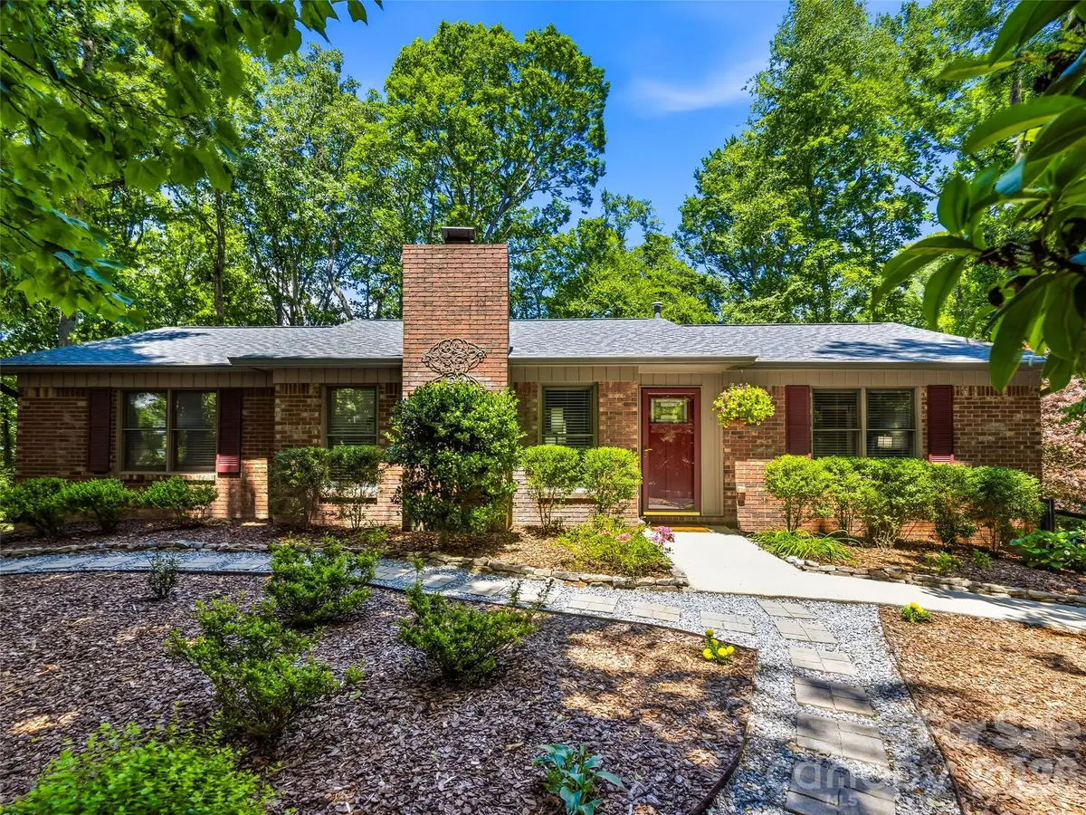 518 Starmount LN, Hendersonville, NC 28791