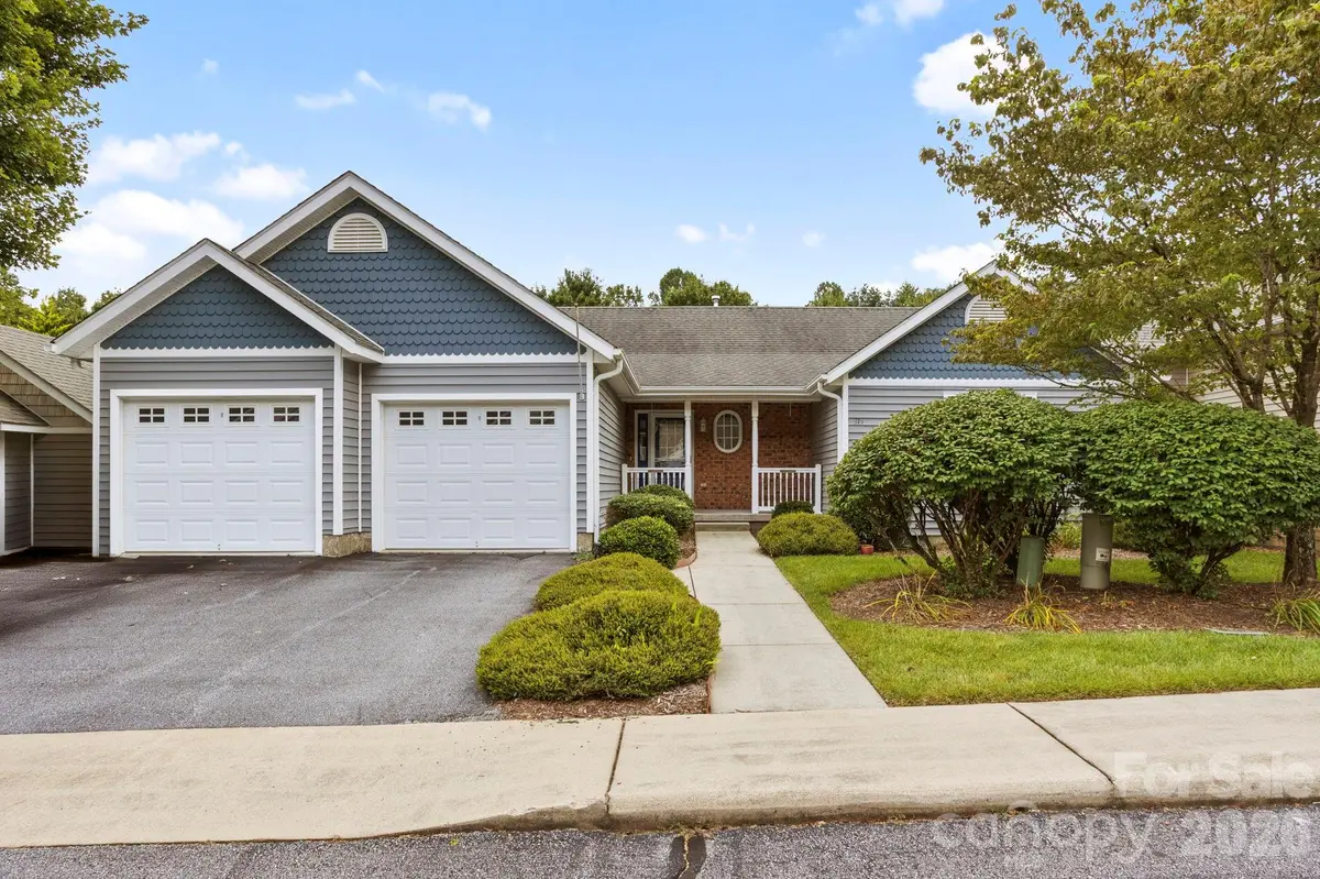 315 Charlestown DR, Hendersonville, NC 28792