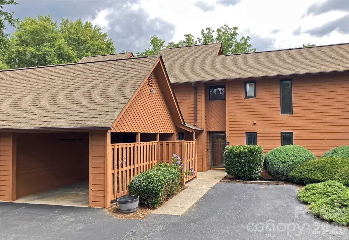 25 Village DR, Asheville, NC 28803