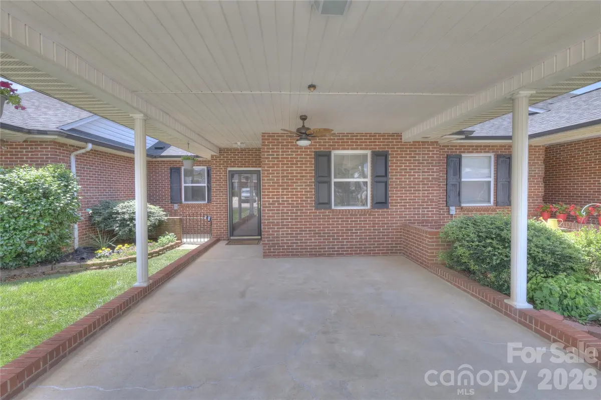 3927 Jasmine LN, Denver, NC 28037