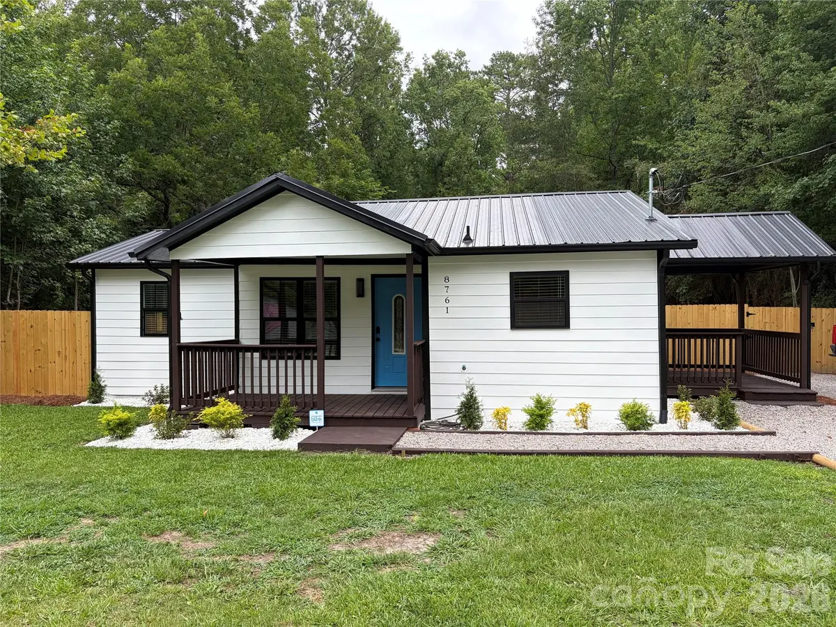 8761 Old Wire RD, Laurel Hill, NC 28351
