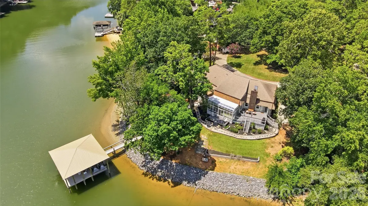 1031 Woodlake LN, Tega Cay, SC 29708