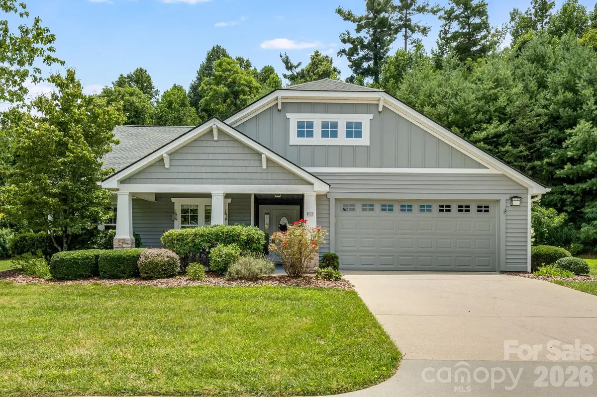 208 Snowy Egret WAY, Hendersonville, NC 28792