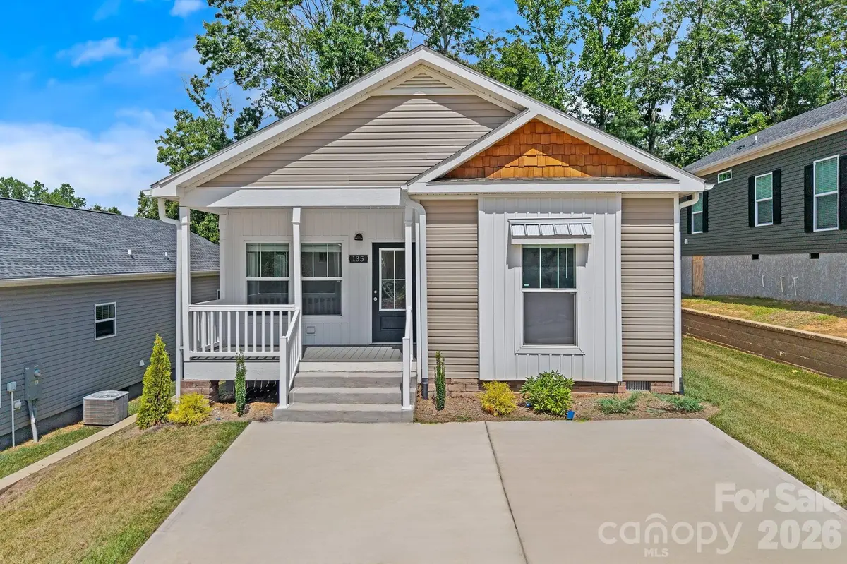 135 Bellamy RD, Asheville, NC 28806