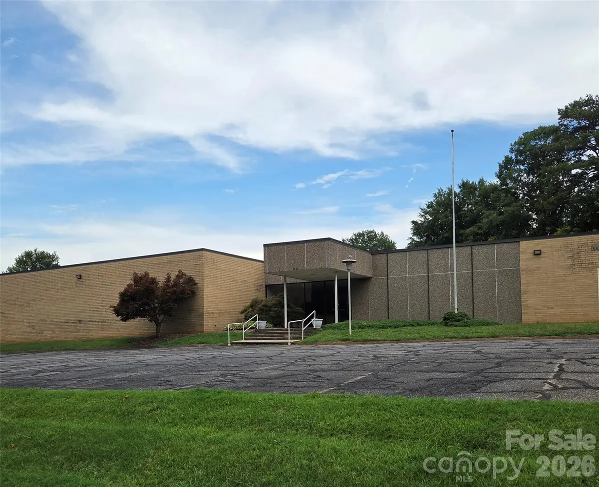 30 Catawba Valley BLVD SE, Hickory, NC 28602
