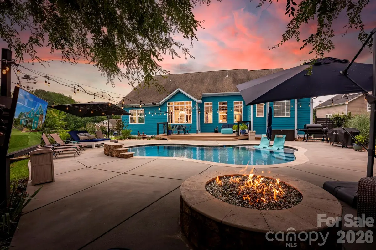 6957 Pin Oaks DR, Denver, NC 28037
