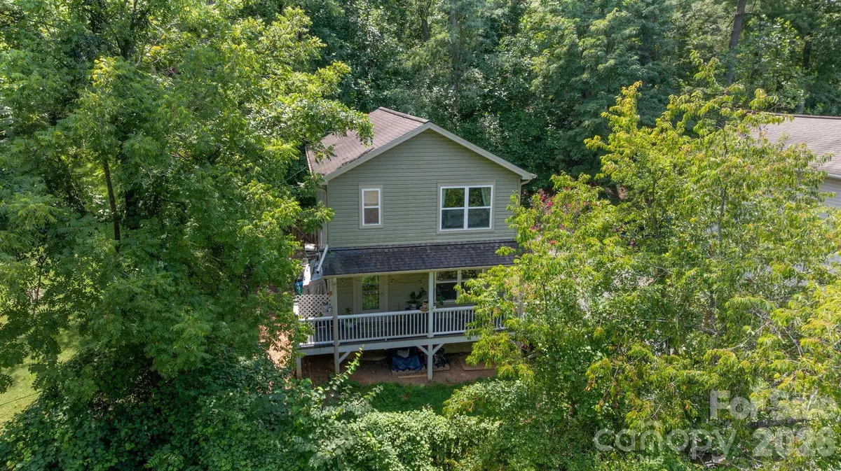 18 Old West Chapel RD, Asheville, NC 28803