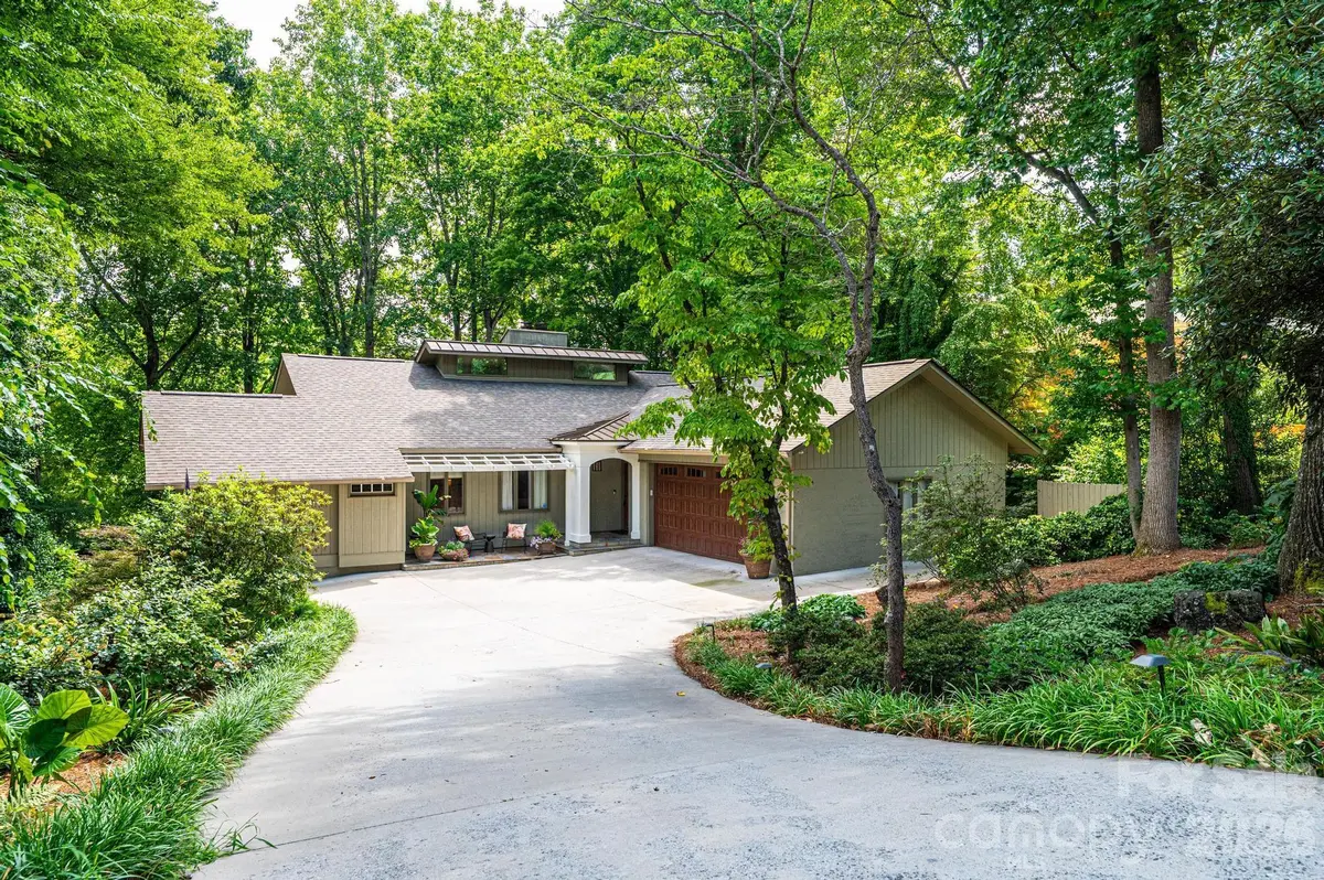 2028 10th Street BLVD NW, Hickory, NC 28601
