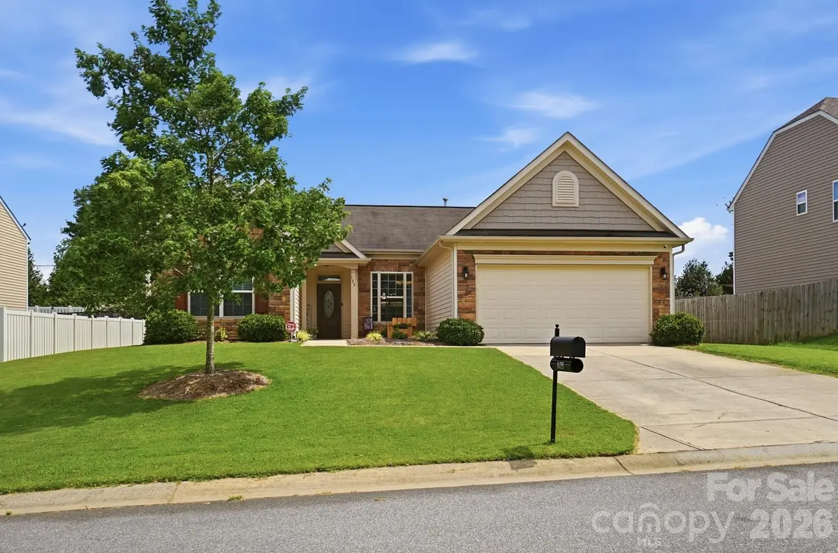105 Kingston DR, Mount Holly, NC 28120