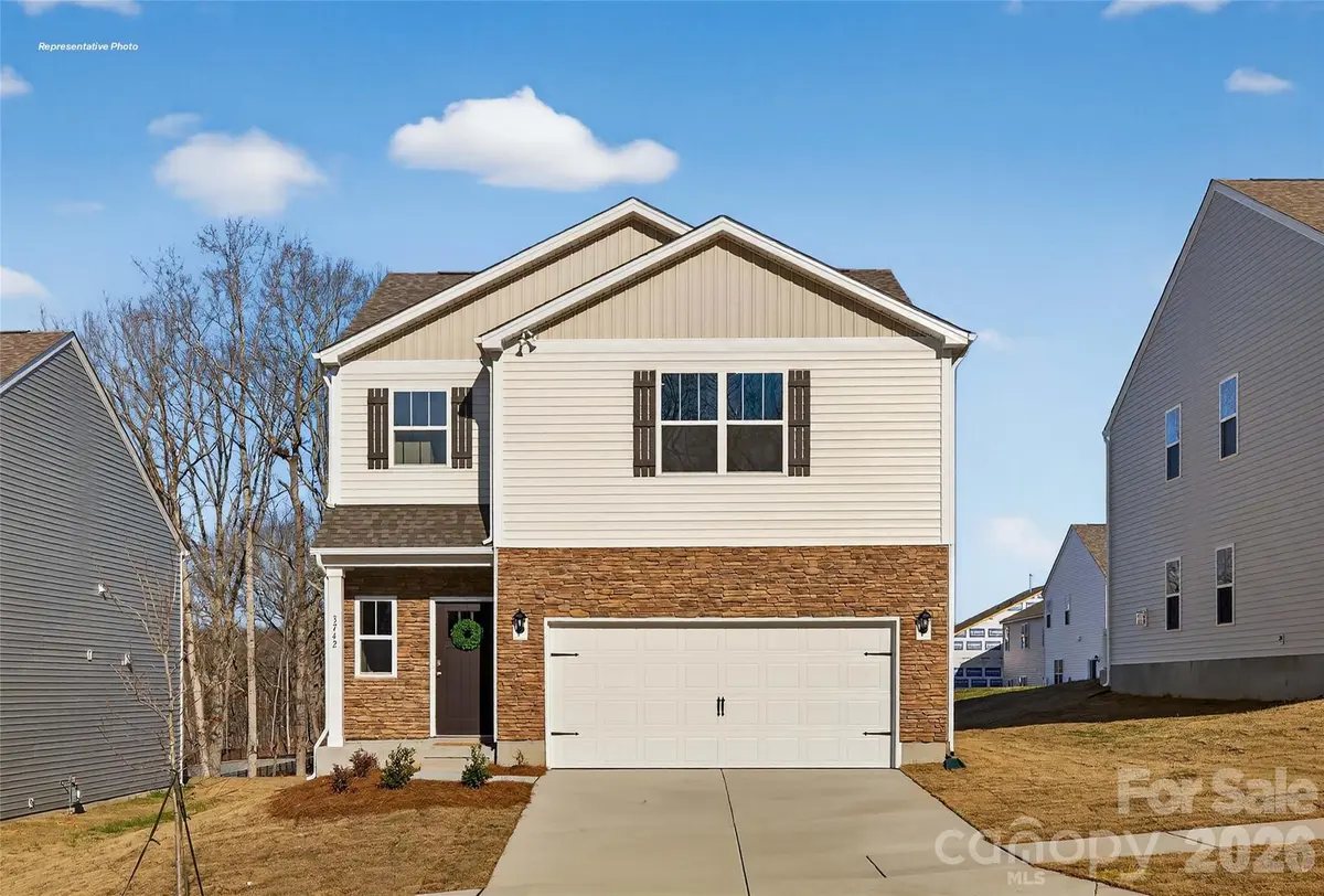 1445 7th Street DR NE, Hickory, NC 28601