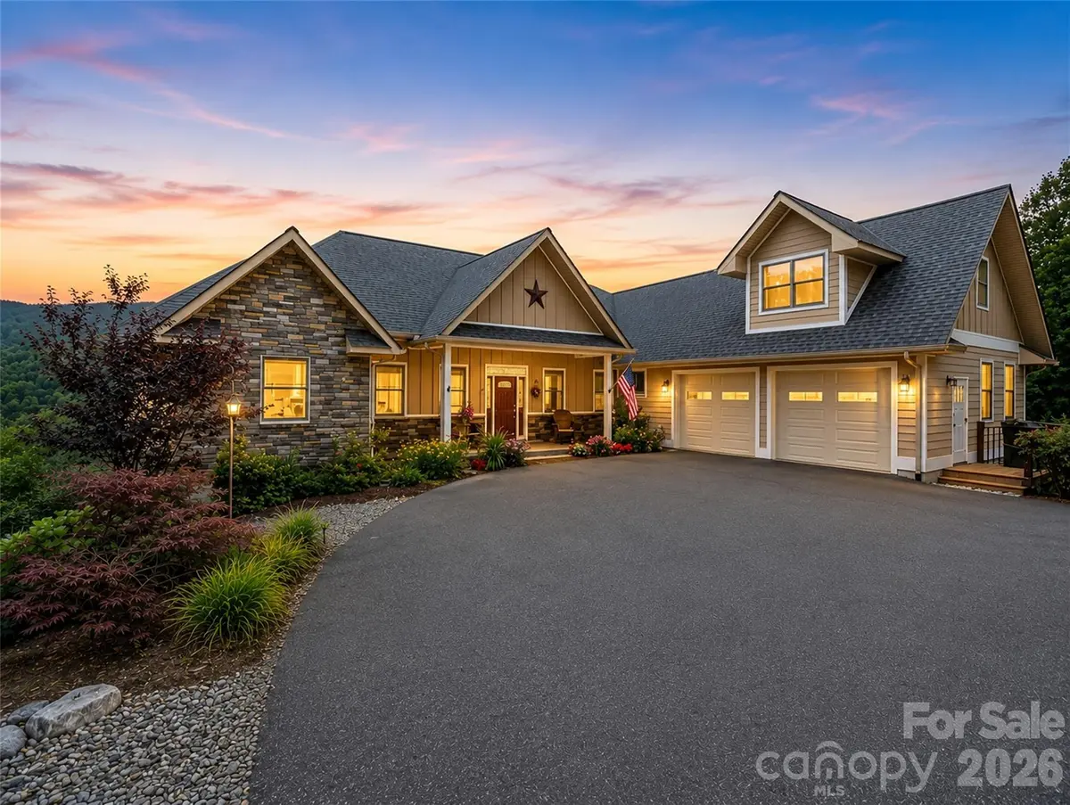 930 Big Raven LN, Saluda, NC 28773