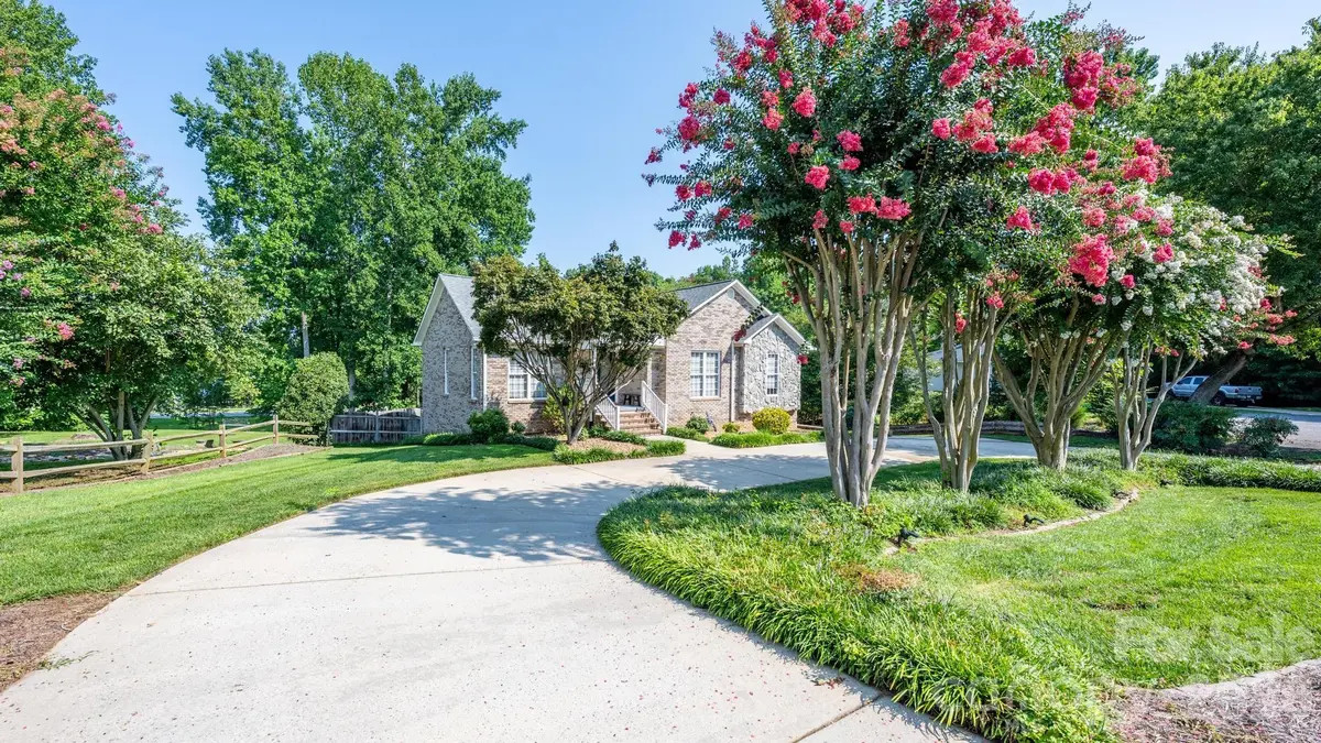 4288 Harbor LN, Sherrills Ford, NC 28673