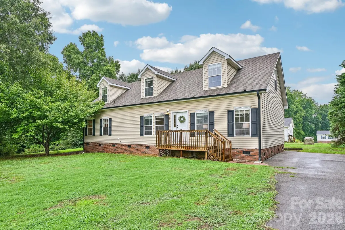 108 Grand Acres LN, Maiden, NC 28650