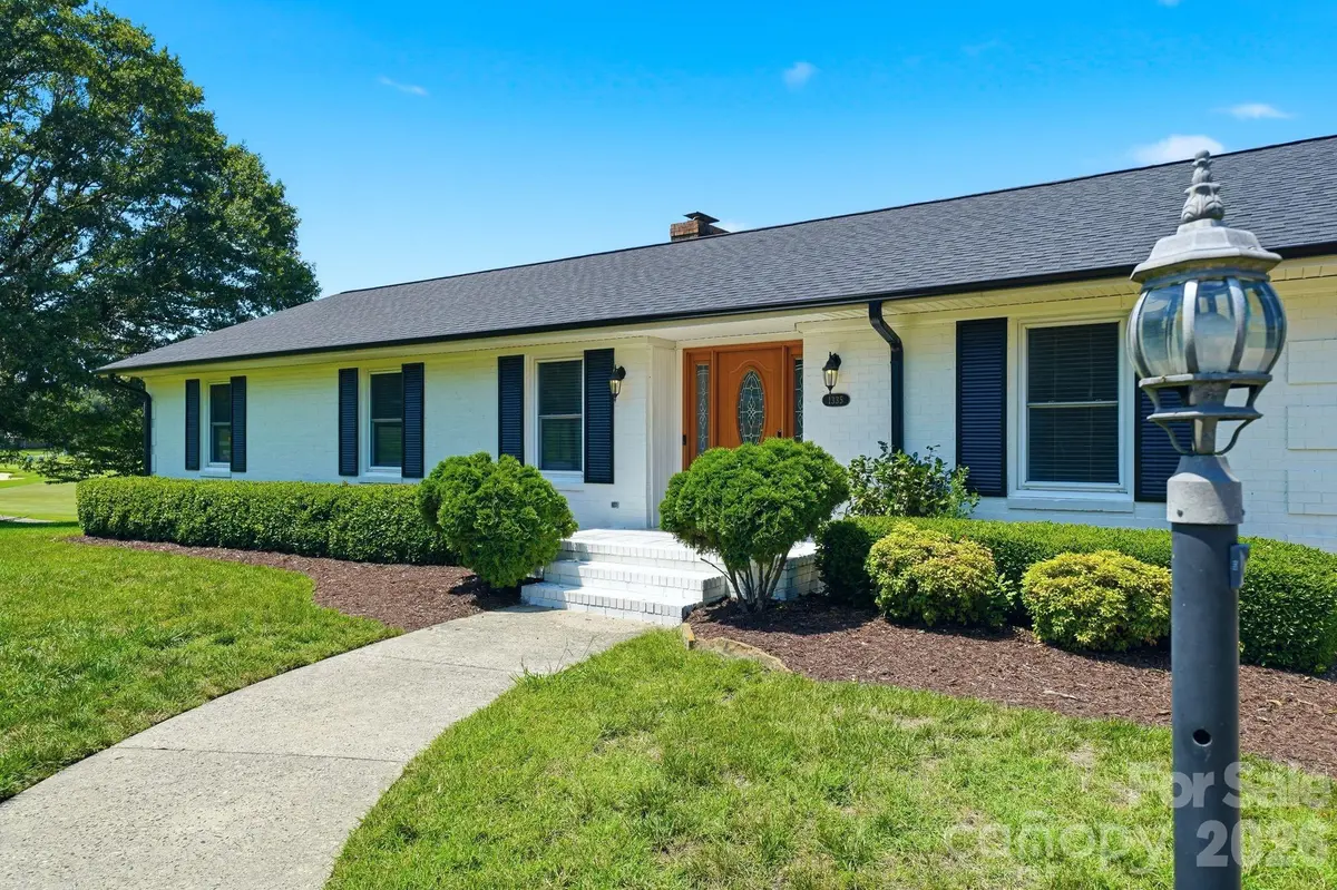 1335 Stoneyridge DR, Charlotte, NC 28214