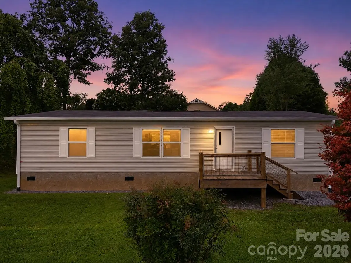 132 E View DR, Mars Hill, NC 28754