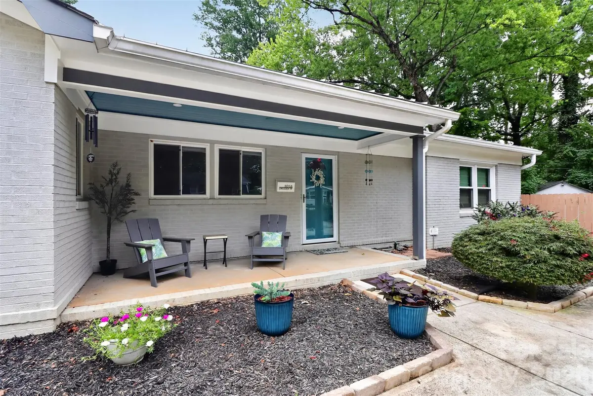 1016 Dresden DR W, Charlotte, NC 28205