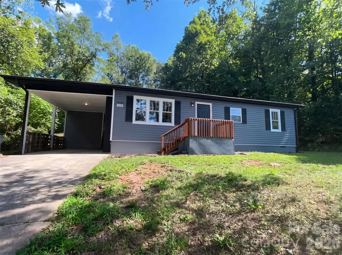 915 Kenham PL, Lenoir, NC 28645