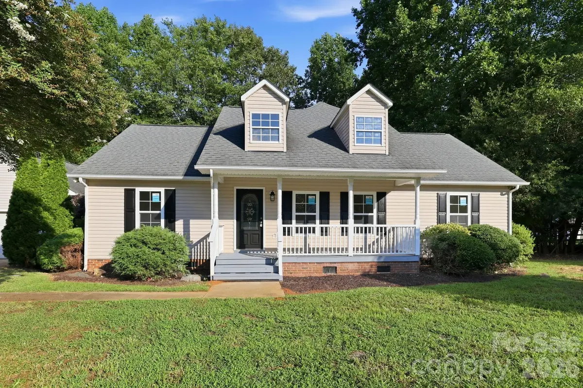 910 Little Brook CIR, York, SC 29745