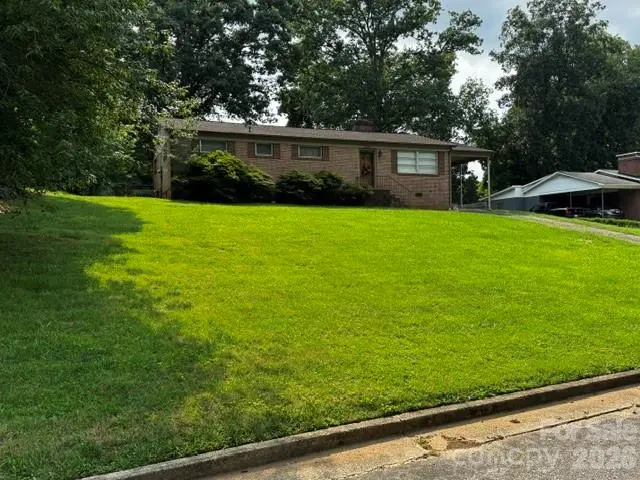 529 10th Street PL NW, Hickory, NC 28601