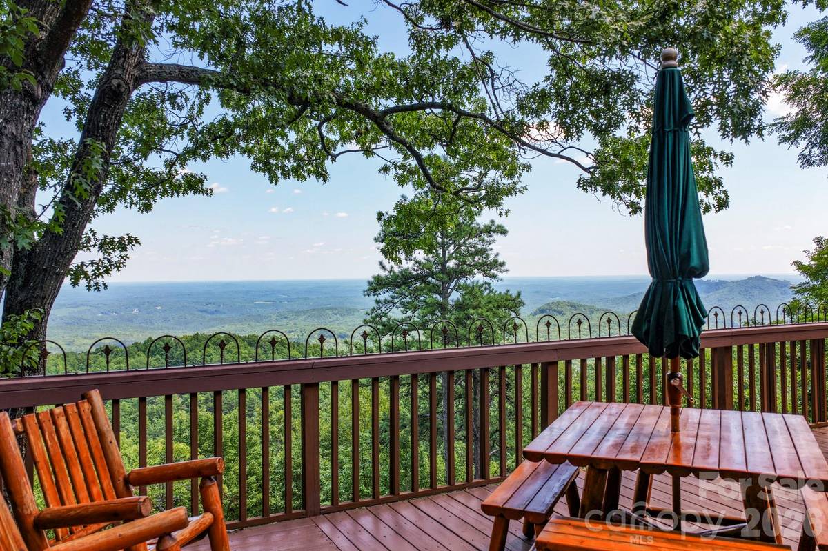 155 Hickory Nut LN, Lake Lure, NC 28746