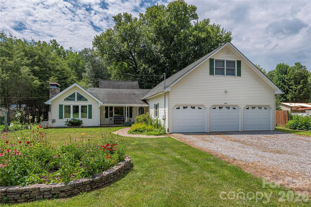 1075 Moody Farm RD, Maggie Valley, NC 28751