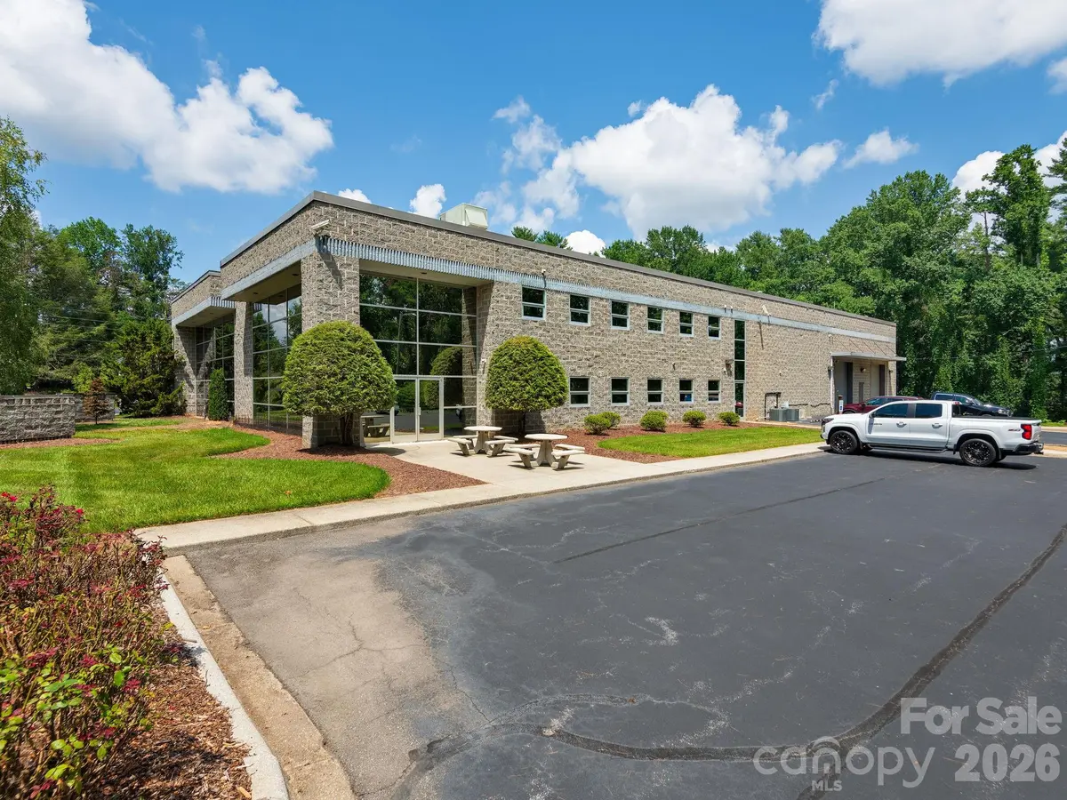 50 Fisk DR, Arden, NC 28704